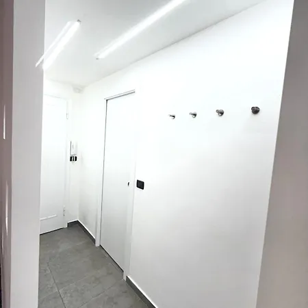 Cavour 16 Centro アパート ビエッラ